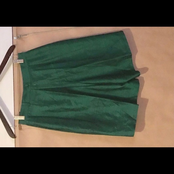 Henri Bendel Green Silk Shorts size Medium 8- 10 original owner - Picture 7 of 8